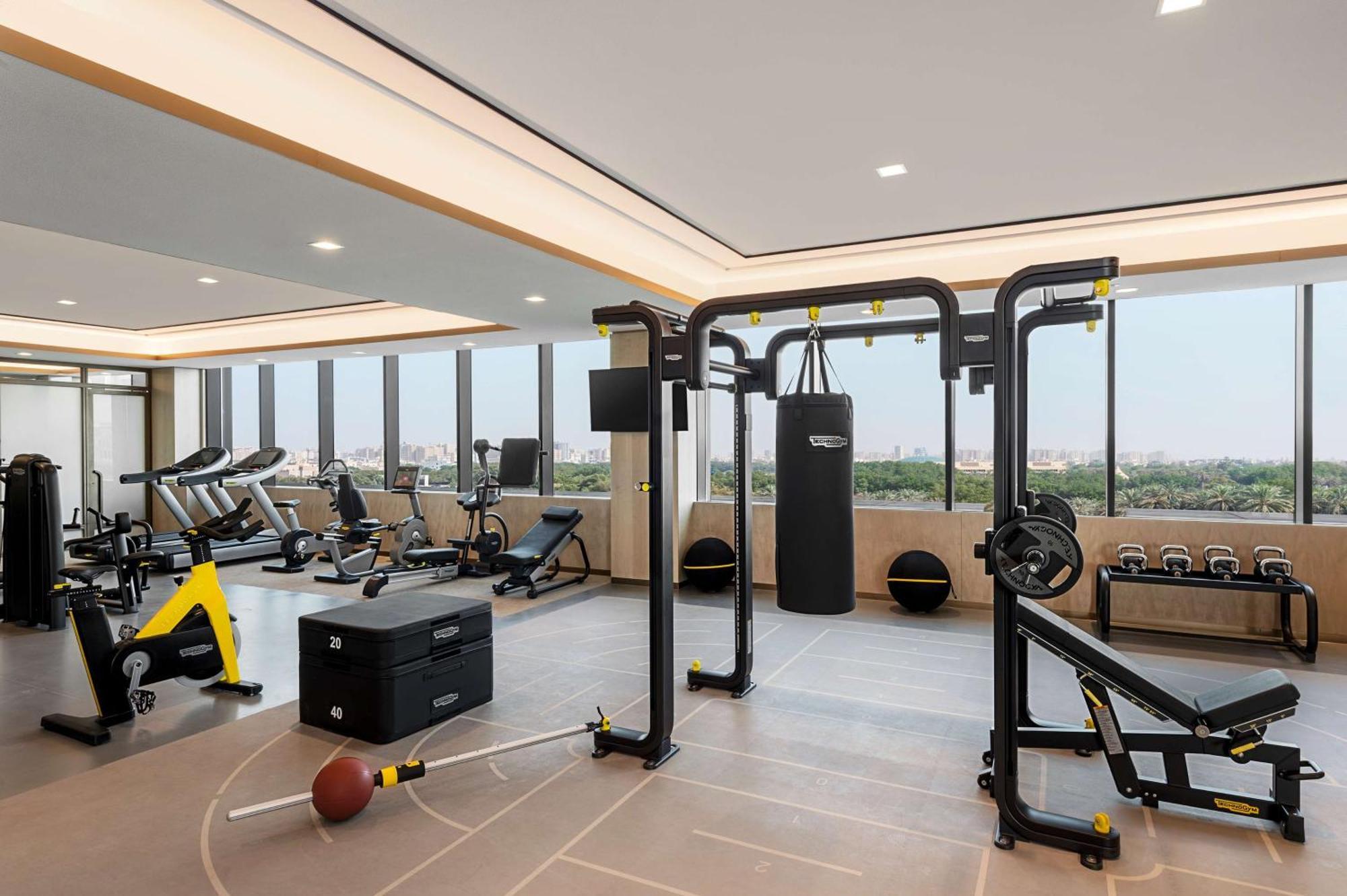 Waldorf Astoria Kuwait Hotel Kuwait City Luaran gambar A gym in a hotel